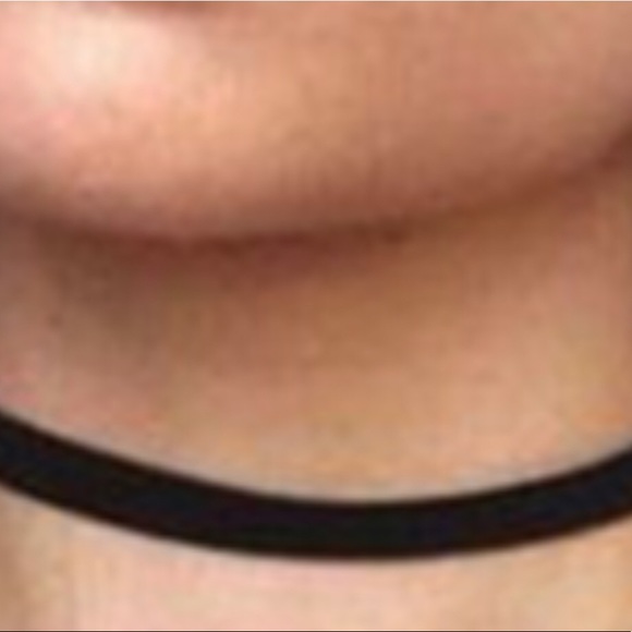 Set of 5 Different Chocker Necklaces - Picture 4 of 5